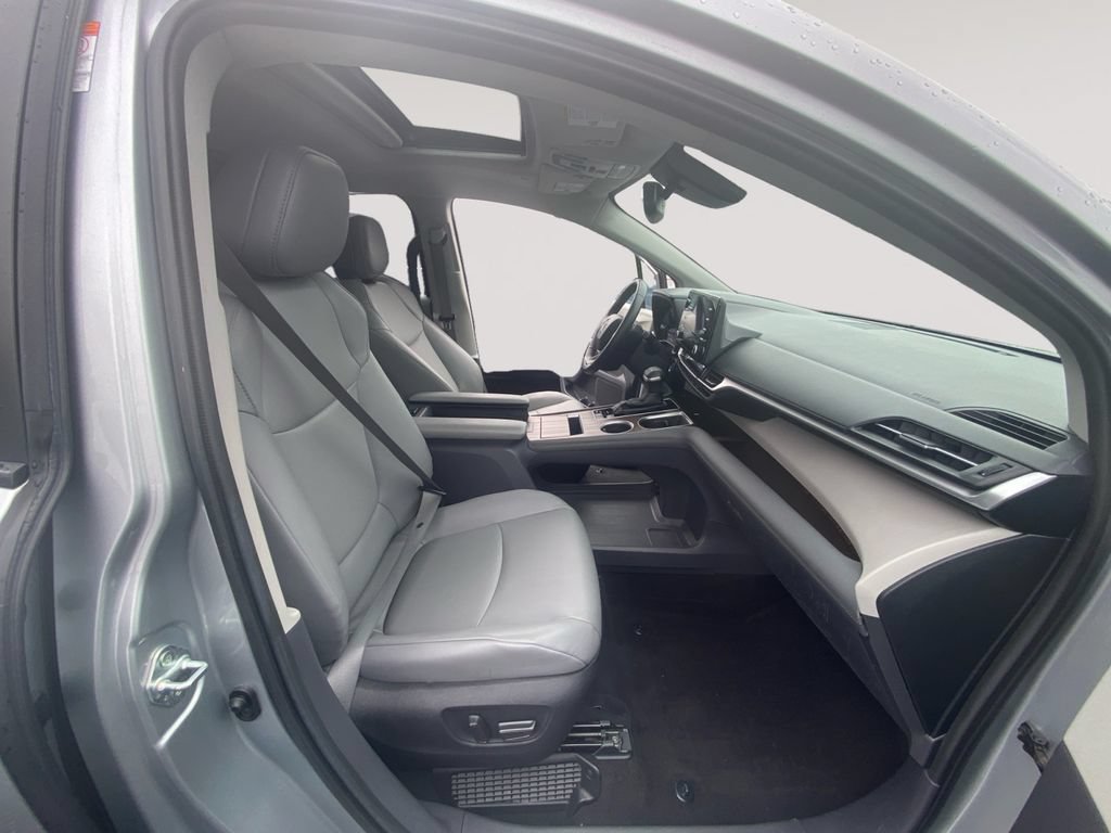 Used 2023 Toyota Sienna XLE AWD/4WD image 15