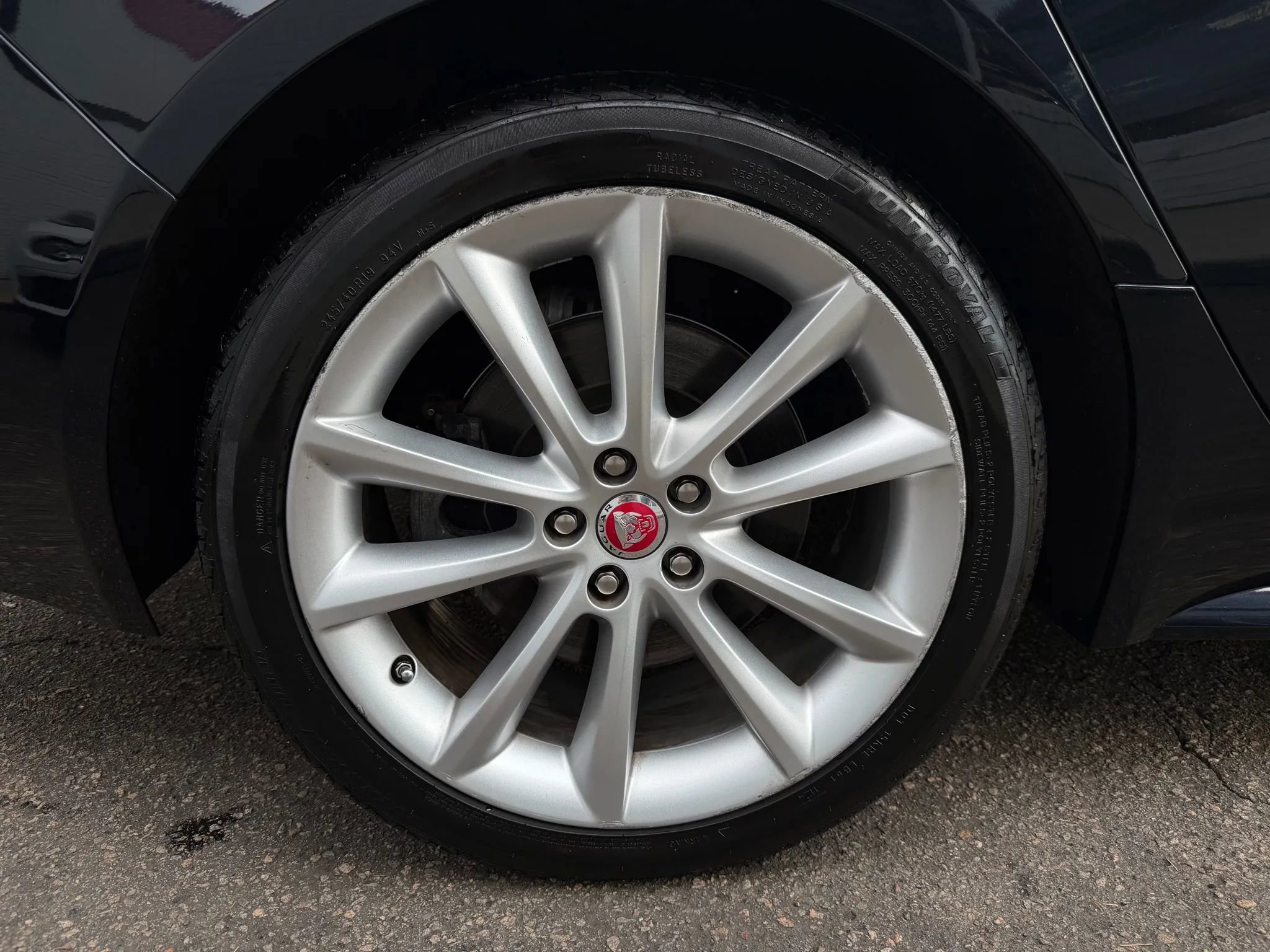 Used 2017 Jaguar XF R-Sport image 37