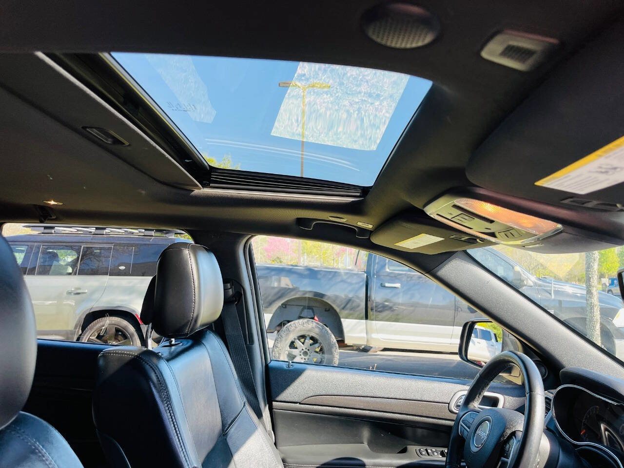 Used 2018 Jeep Grand Cherokee Altitude image 38