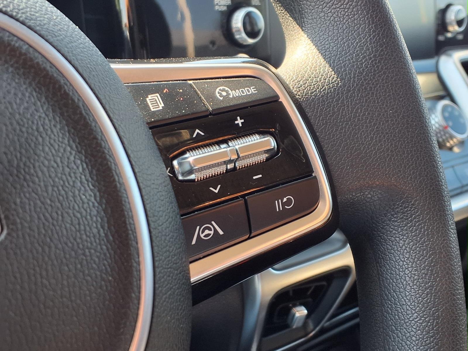 Used 2023 Kia Sorento LX image 24