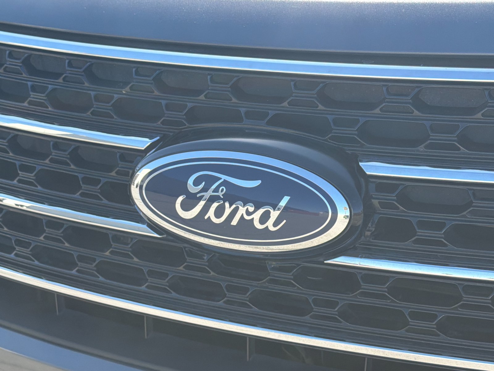 Used 2021 Ford Explorer XLT w/ Equipment Group 202A RWD image 39