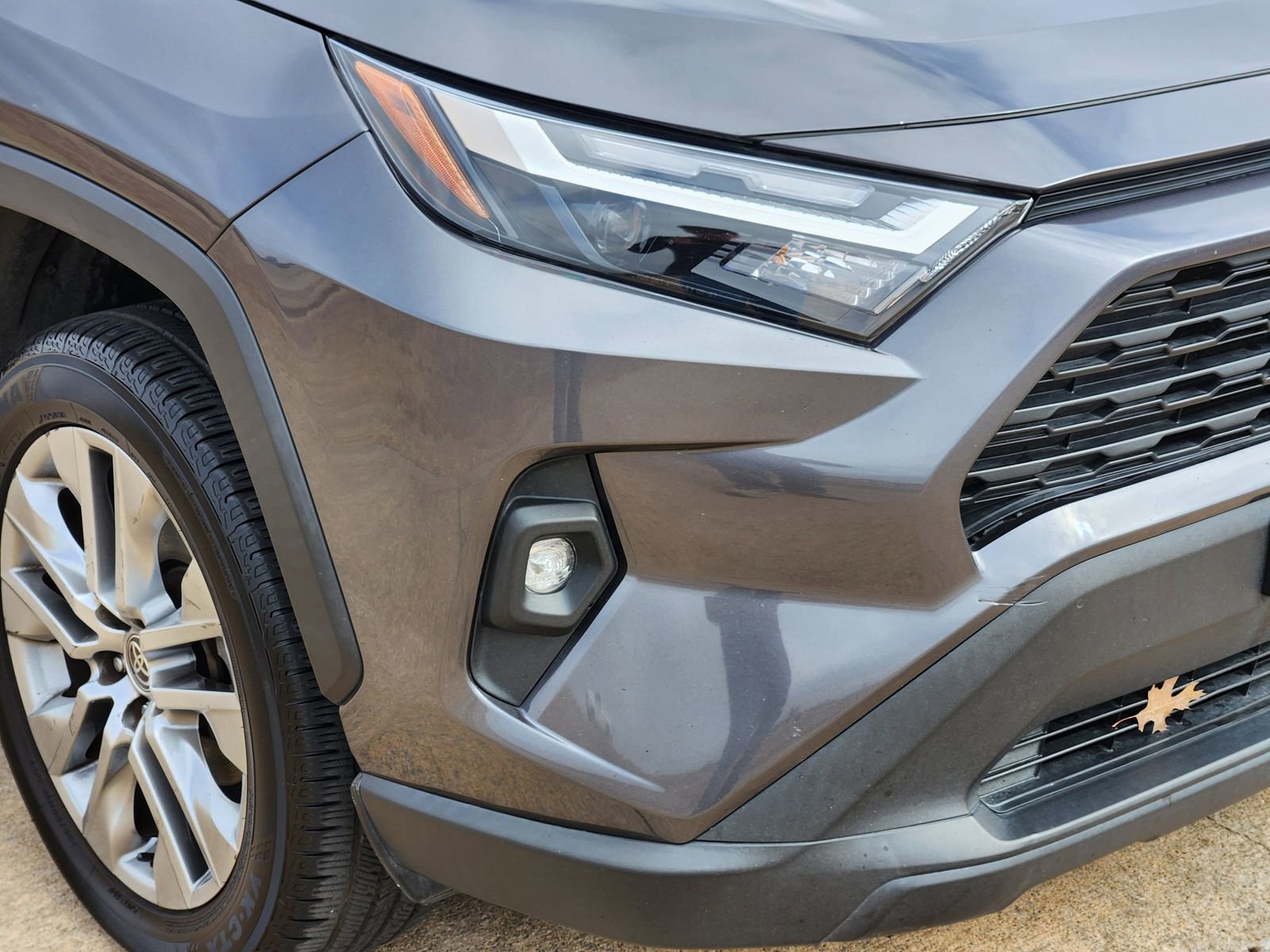 Used 2022 Toyota RAV4 XLE Premium image 11