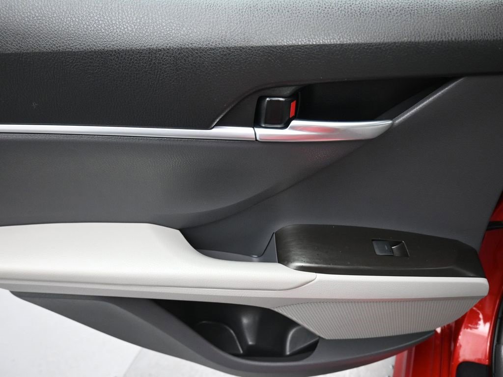 Used 2023 Toyota Camry SE image 29