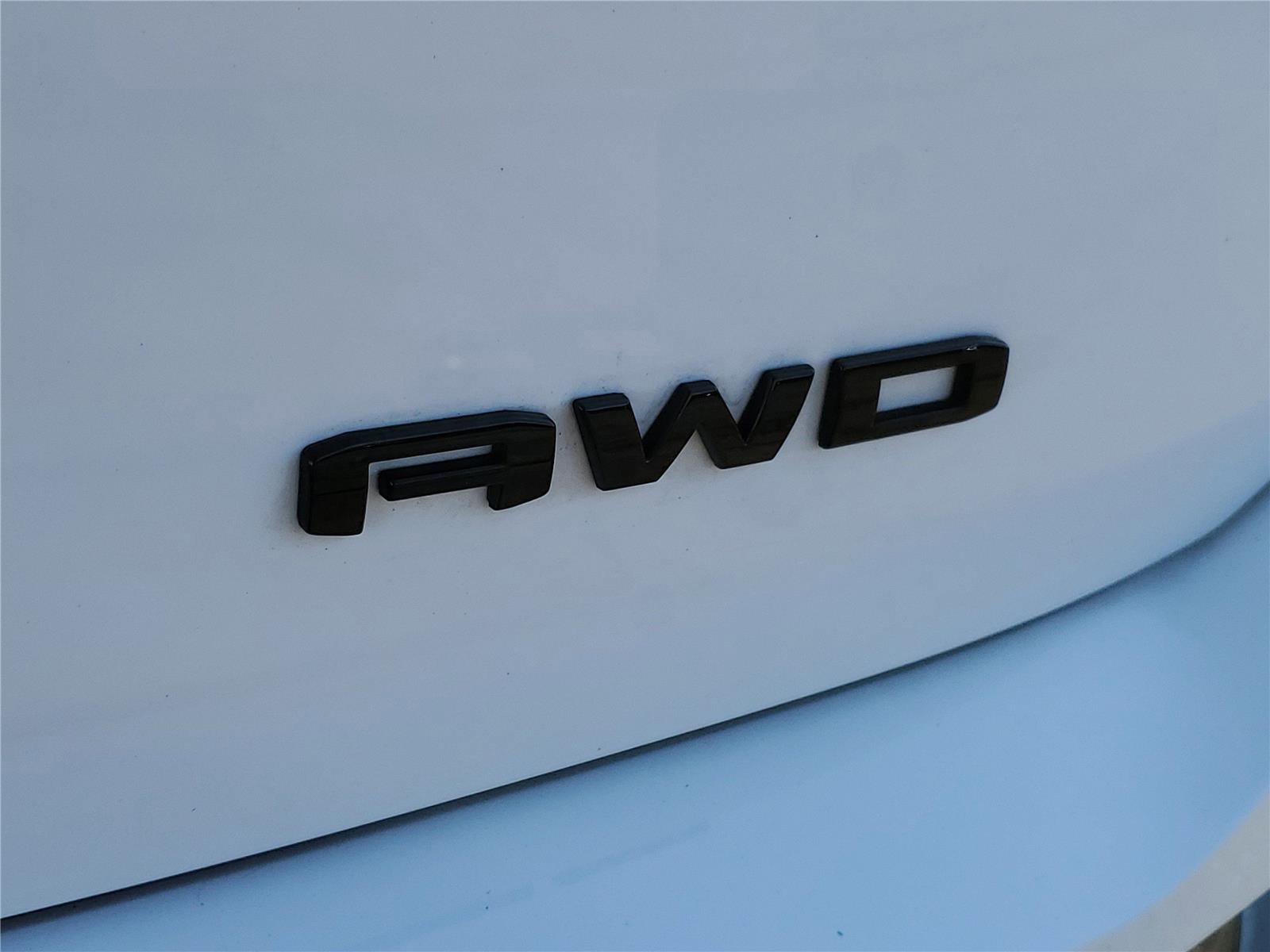 Used 2024 GMC Terrain SLE w/ Driver Convenience Package image 8