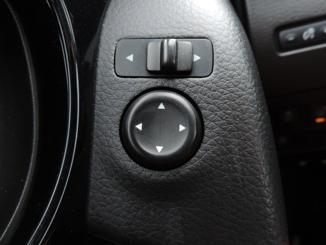 Used 2018 Nissan Rogue Sport SV w/ SV Technology Package image 26