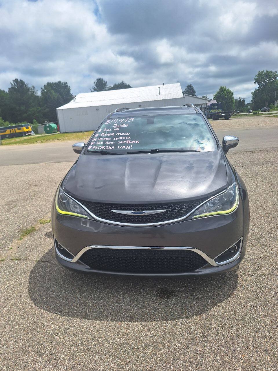 Used 2020 Chrysler Pacifica Limited FWD image 2