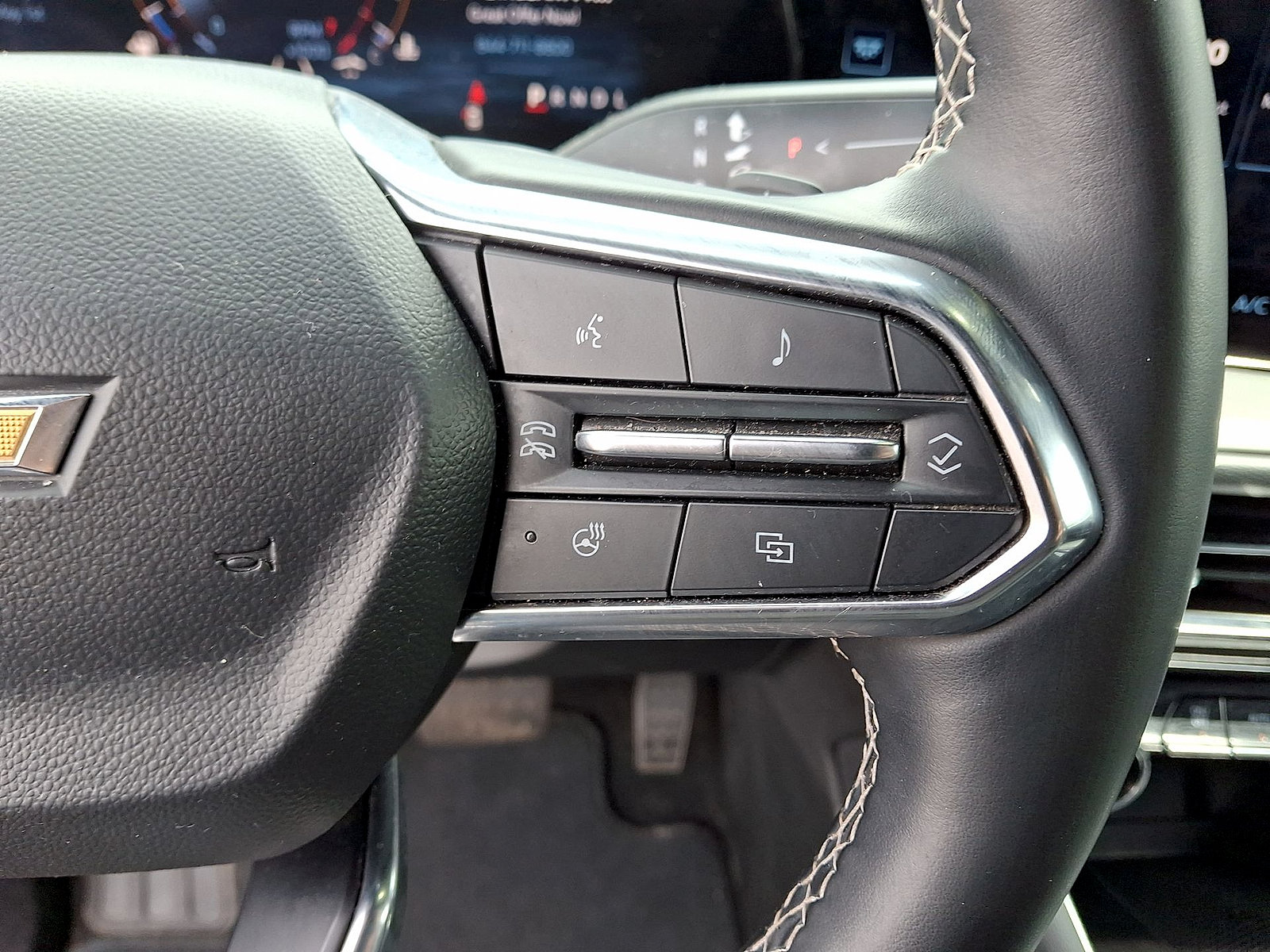 Used 2025 Chevrolet Traverse LT FWD image 18