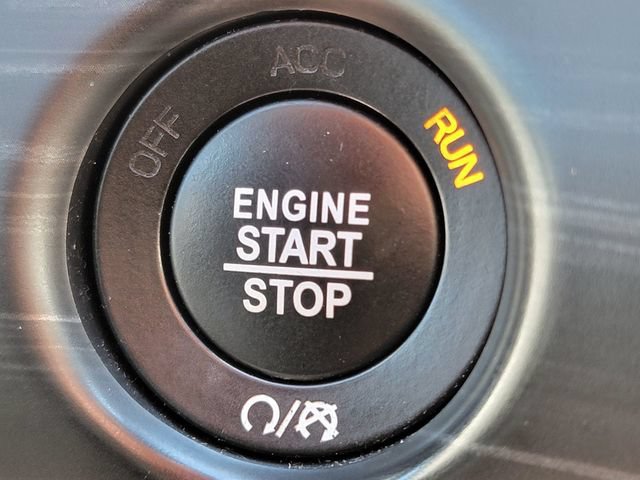 Certified 2022 Jeep Grand Cherokee Limited w/ Tech Group AWD/4WD image 8