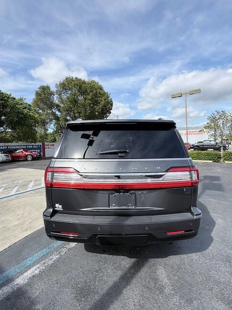 Used 2018 Lincoln Navigator Premiere image 5