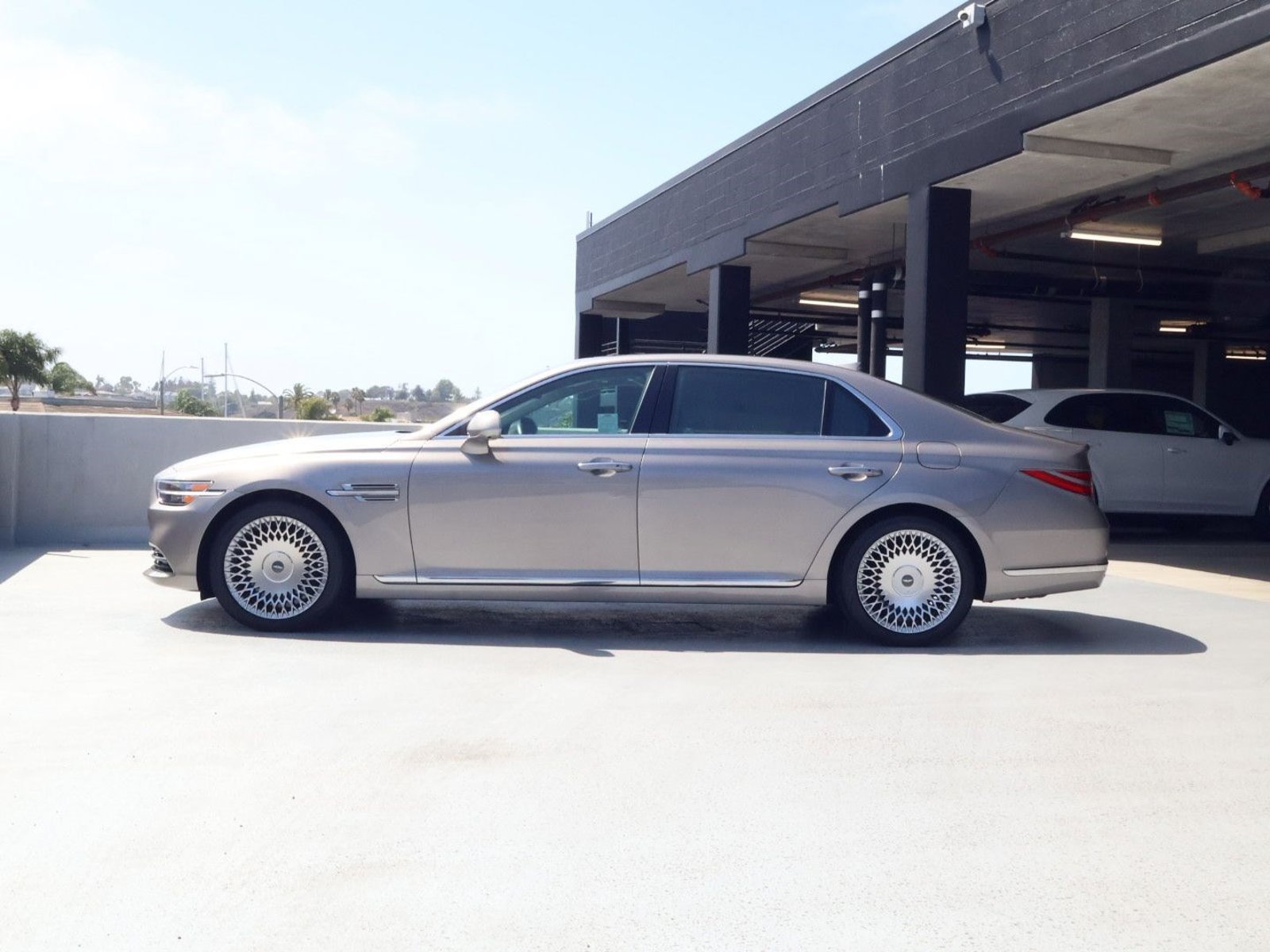 Used 2021 Genesis G90 3.3T Premium RWD video 2