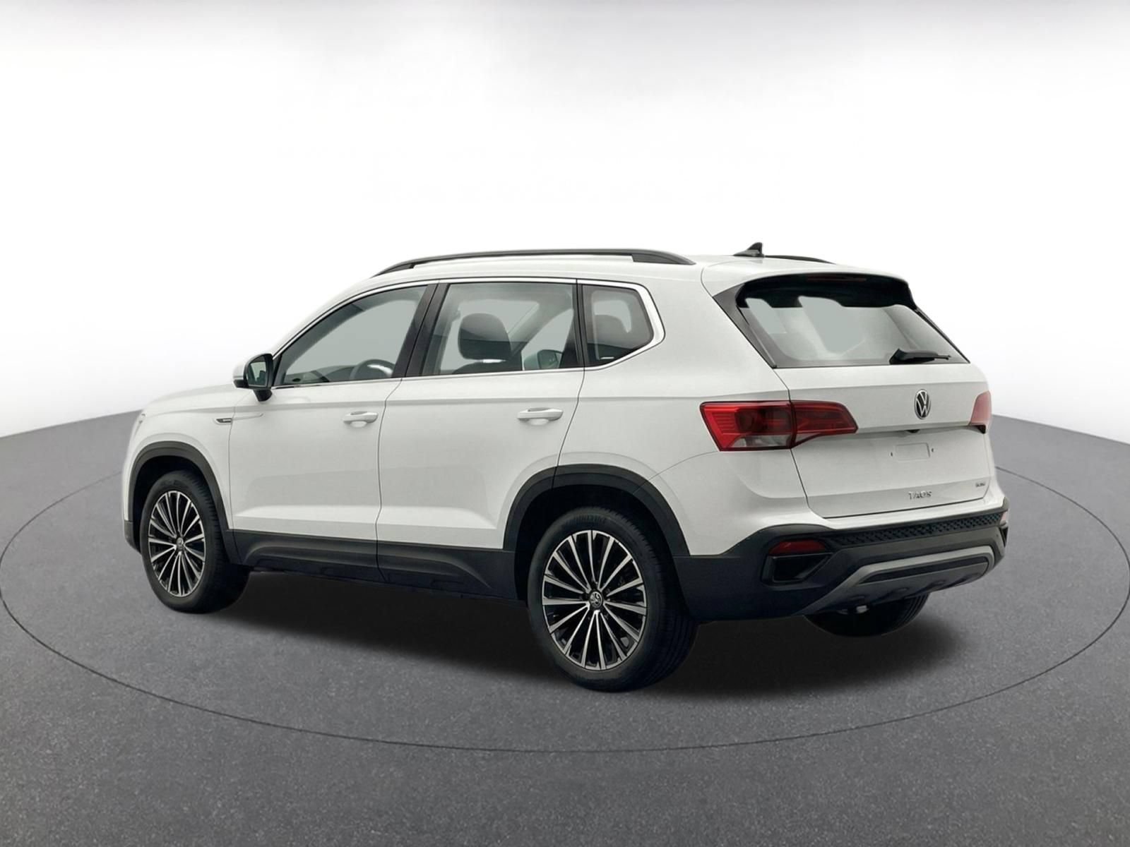 Used 2026 Volkswagen Taos SE FWD image 6