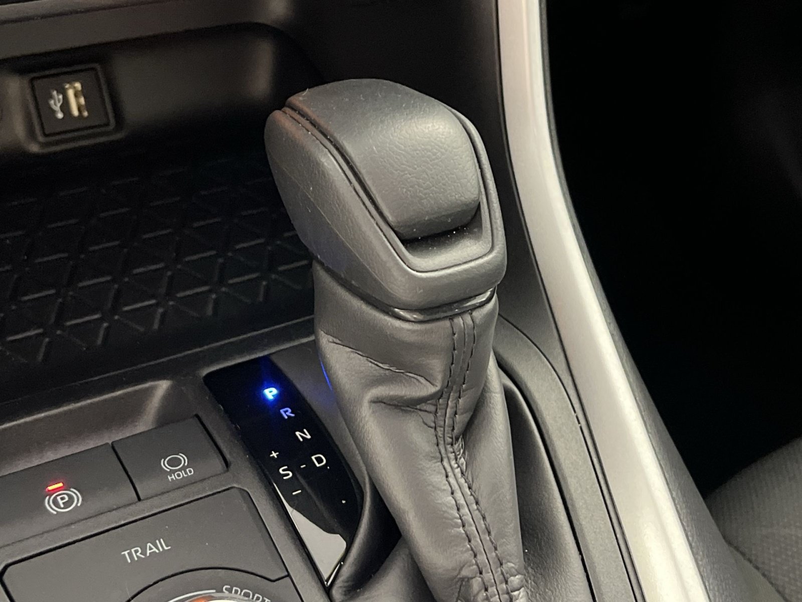 Used 2025 Toyota RAV4 XLE AWD/4WD image 23