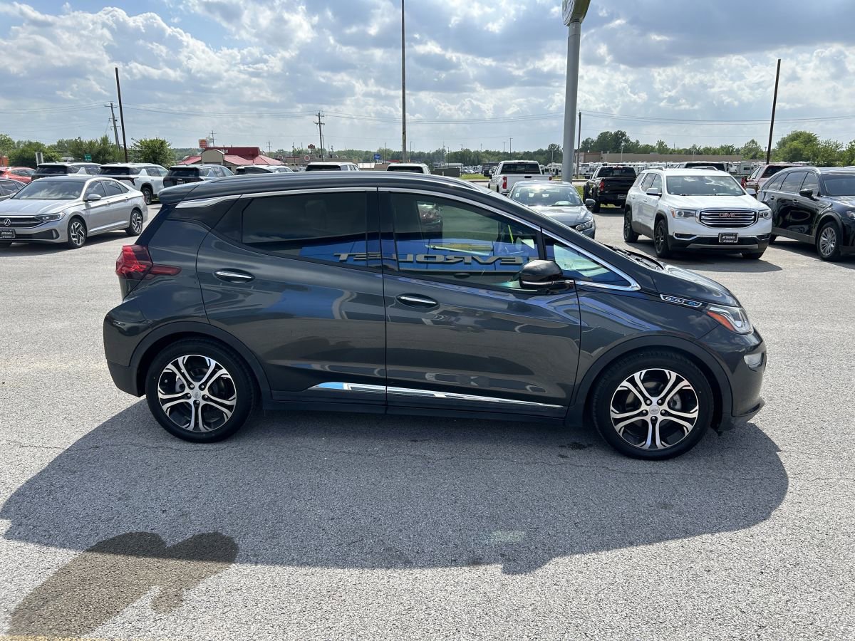 Used 2017 Chevrolet Bolt Premier w/ Driver Confidence II Package FWD image 3