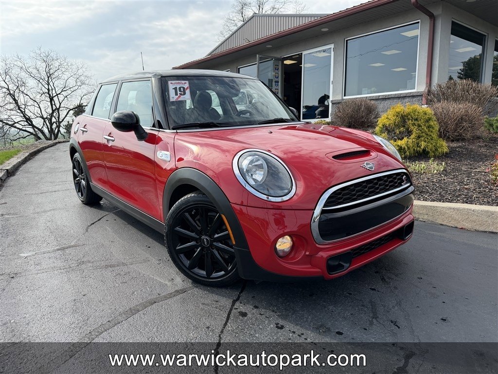 Used 2019 MINI Cooper S image 1