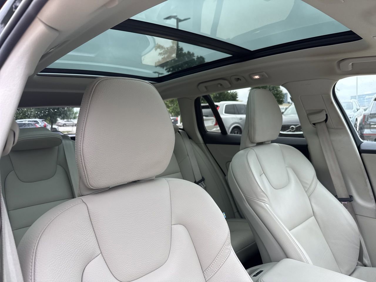 Certified 2025 Volvo V60 B5 Cross Country Plus image 12