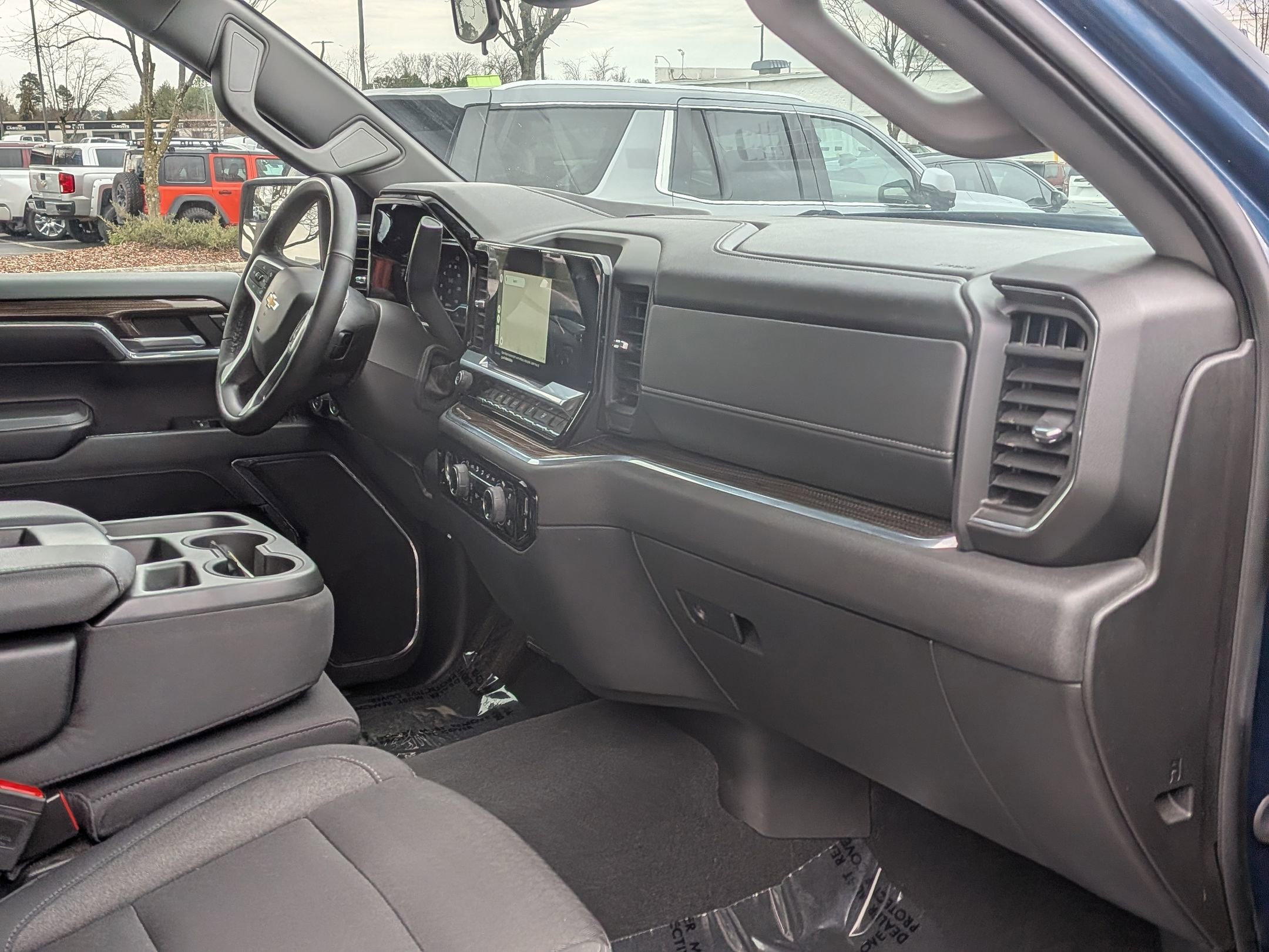 Used 2024 Chevrolet Silverado 1500 LT image 22