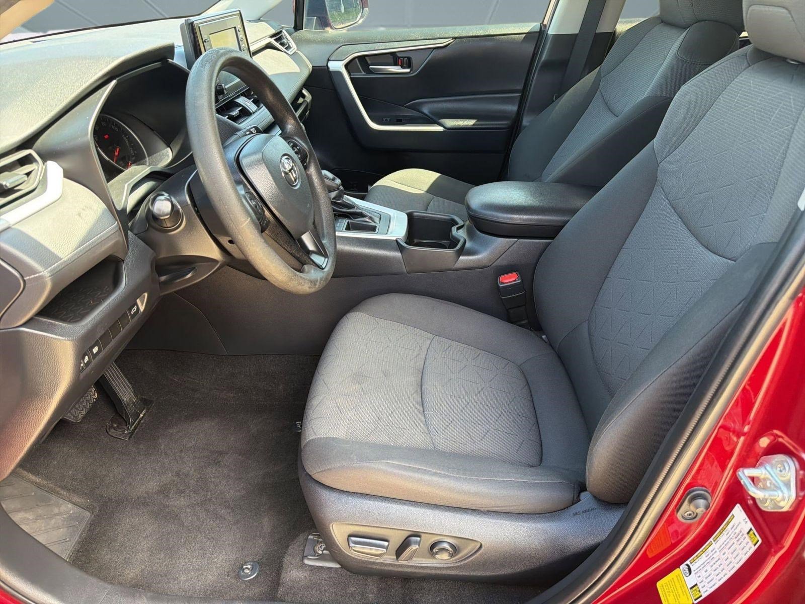 Used 2022 Toyota RAV4 XLE w/ Convenience Package image 5