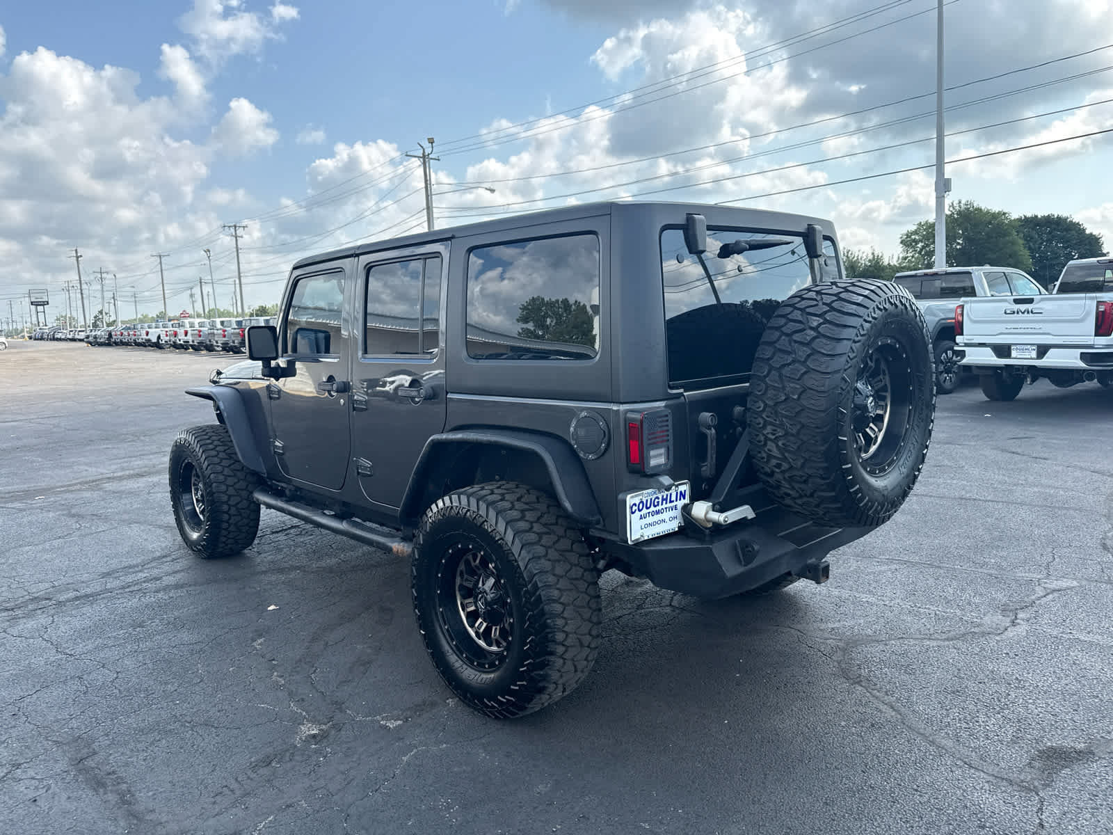 Used 2016 Jeep Wrangler Unlimited Sahara w/ Connectivity Group AWD/4WD image 3