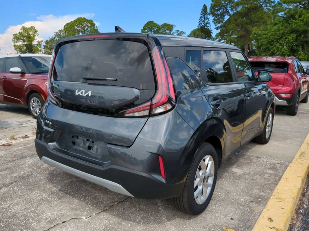 Certified 2025 Kia Soul LX w/ LX Technology Package FWD image 16