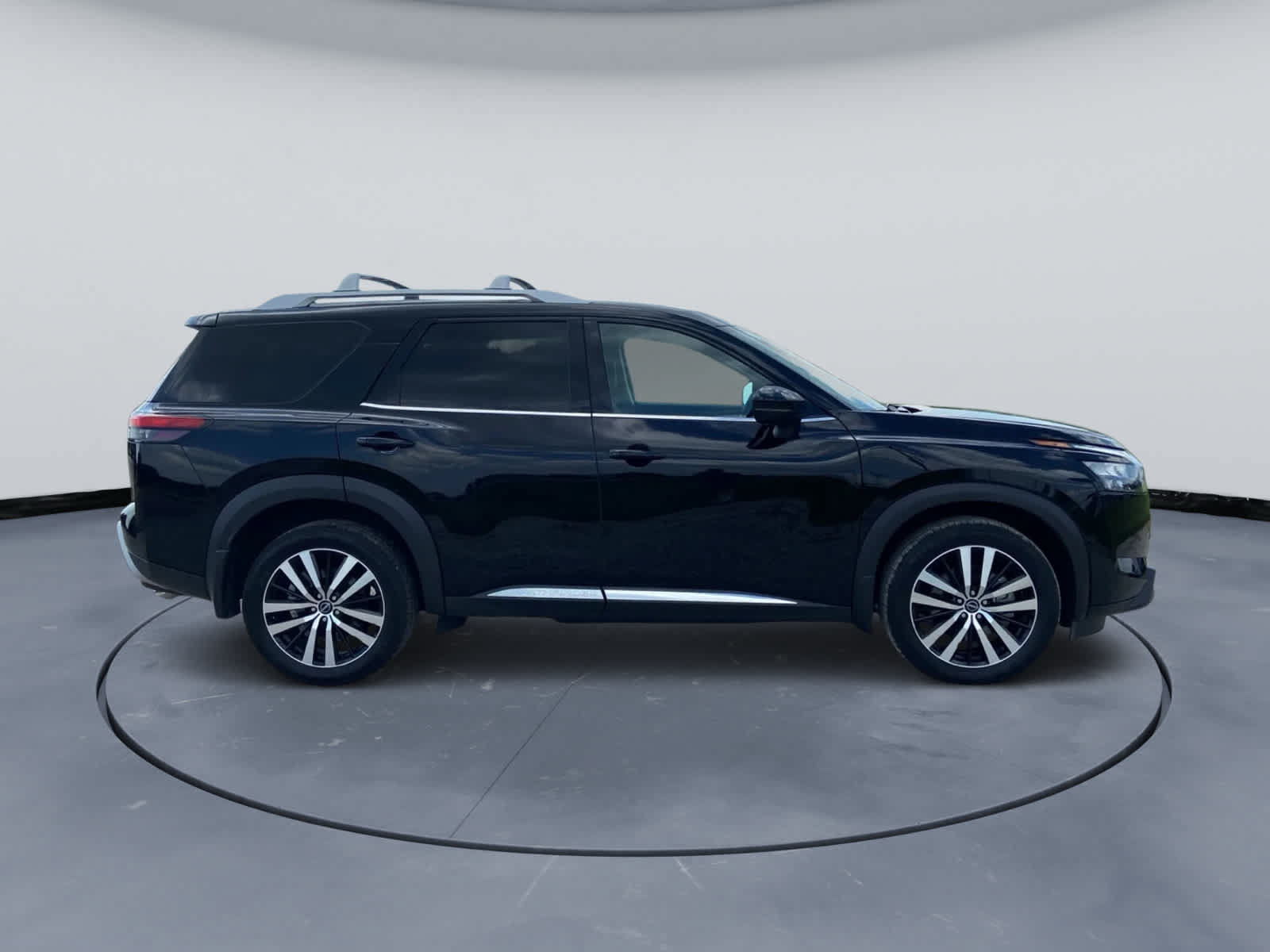 Used 2025 Nissan Pathfinder Platinum w/ Cargo Package FWD image 5