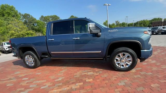 Used 2024 Chevrolet Silverado 2500 High Country w/ High Country Premium Package AWD/4WD image 3