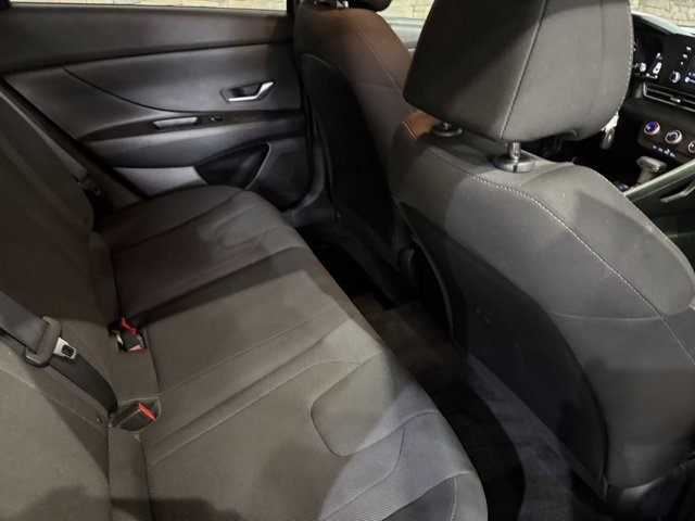 Used 2021 Hyundai Elantra SE image 27