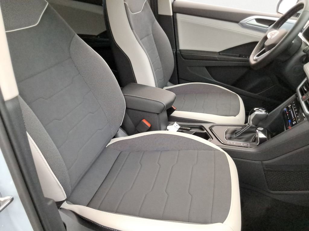 Used 2025 Volkswagen Taos SE image 14