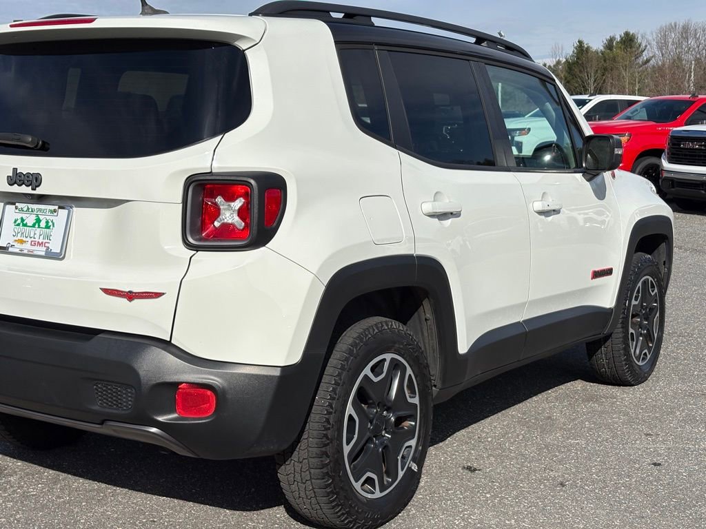 Used 2016 Jeep Renegade Trailhawk w/ Premium Trailhawk Package image 47