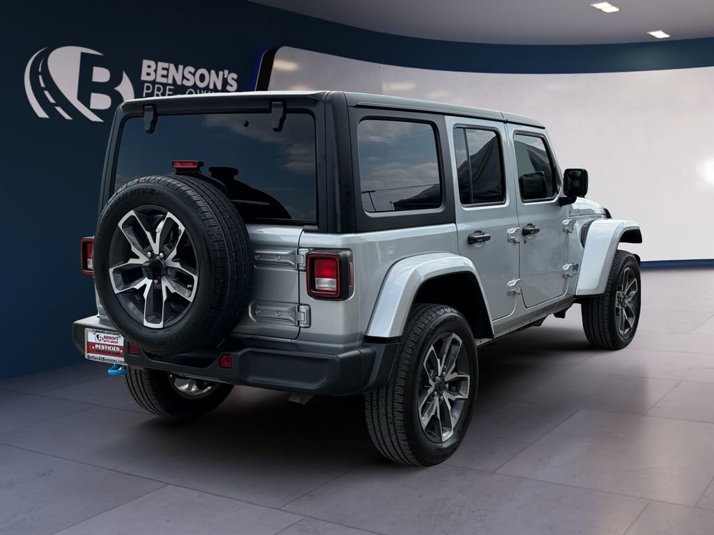 Used 2024 Jeep Wrangler Unlimited image 5