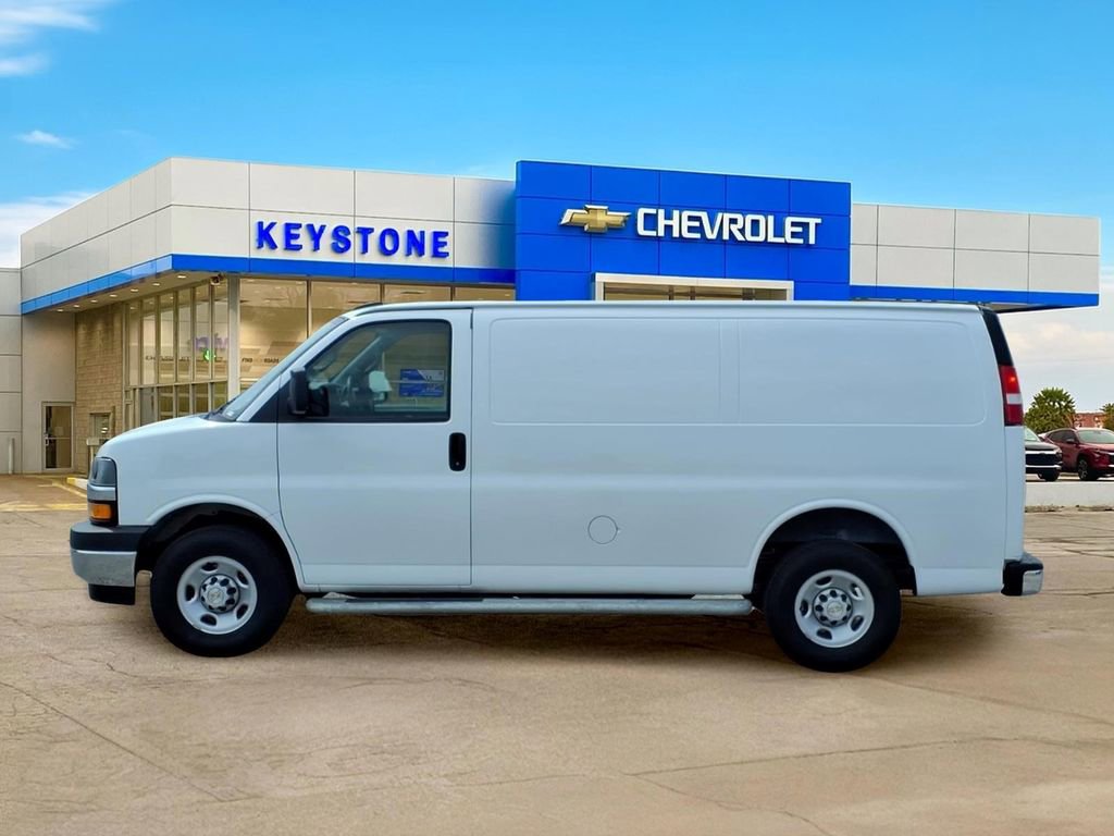 Used 2024 Chevrolet Express 2500 w/ Driver Convenience Package RWD image 4