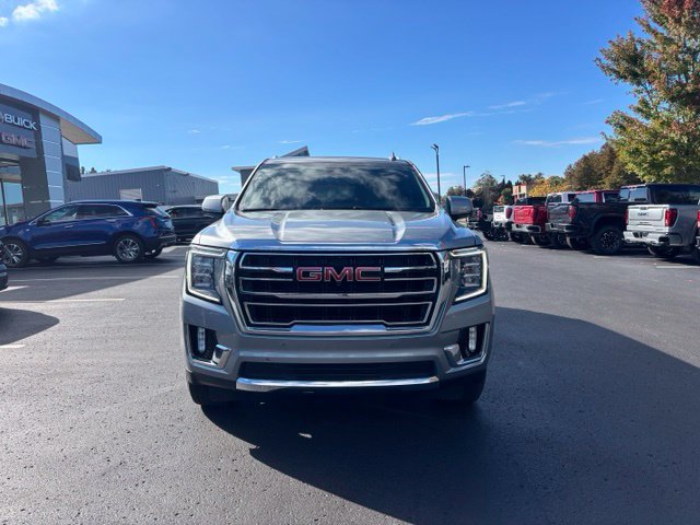 Used 2024 GMC Yukon XL SLT w/ SLT Luxury Package AWD/4WD image 3