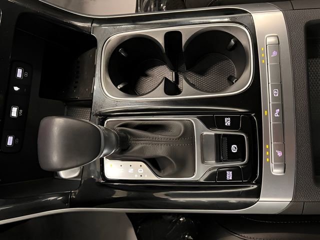 Used 2024 Kia Carnival EX FWD image 35