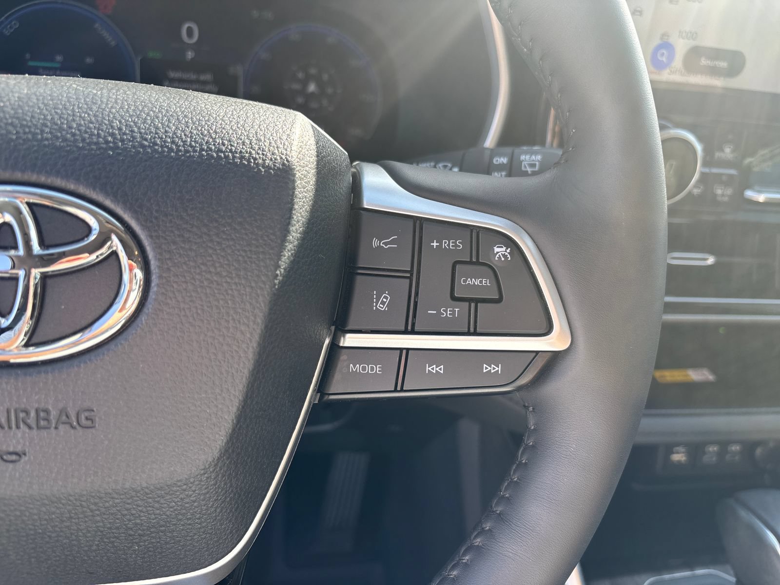 Used 2025 Toyota Highlander Limited AWD/4WD image 22