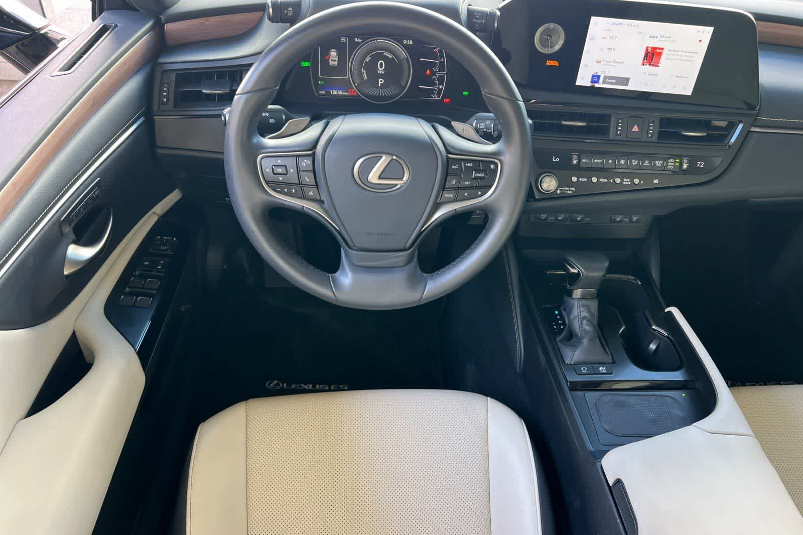 Used 2025 Lexus ES 300h w/ Premium Package FWD image 16