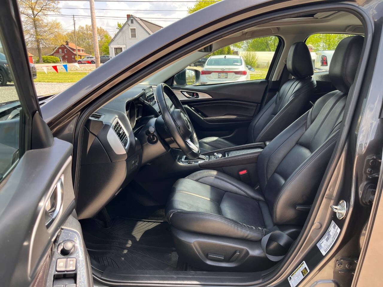 Used 2018 MAZDA MAZDA3 Touring FWD image 20