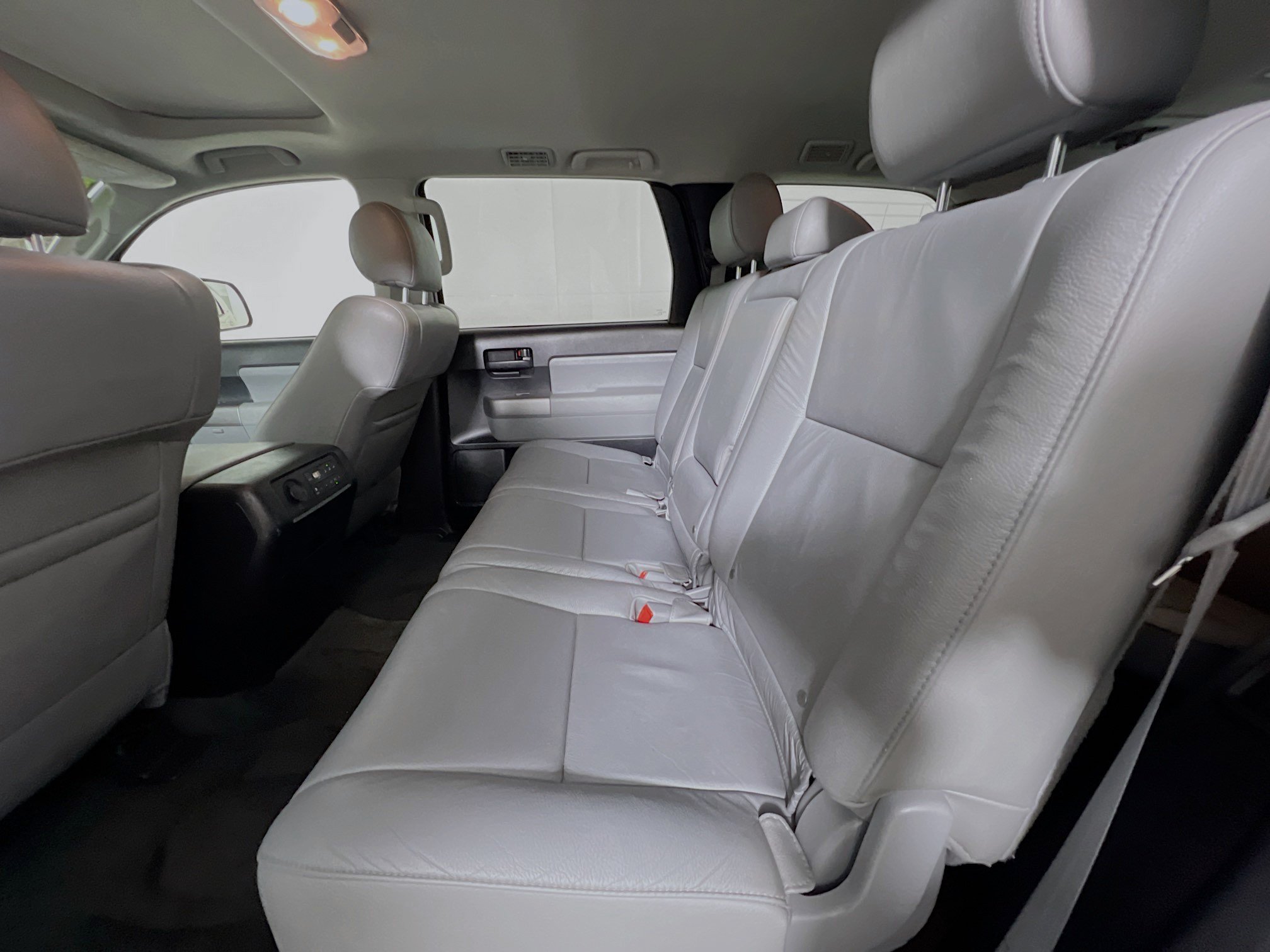 Used 2017 Toyota Sequoia SR5 w/ Premium Package RWD image 28
