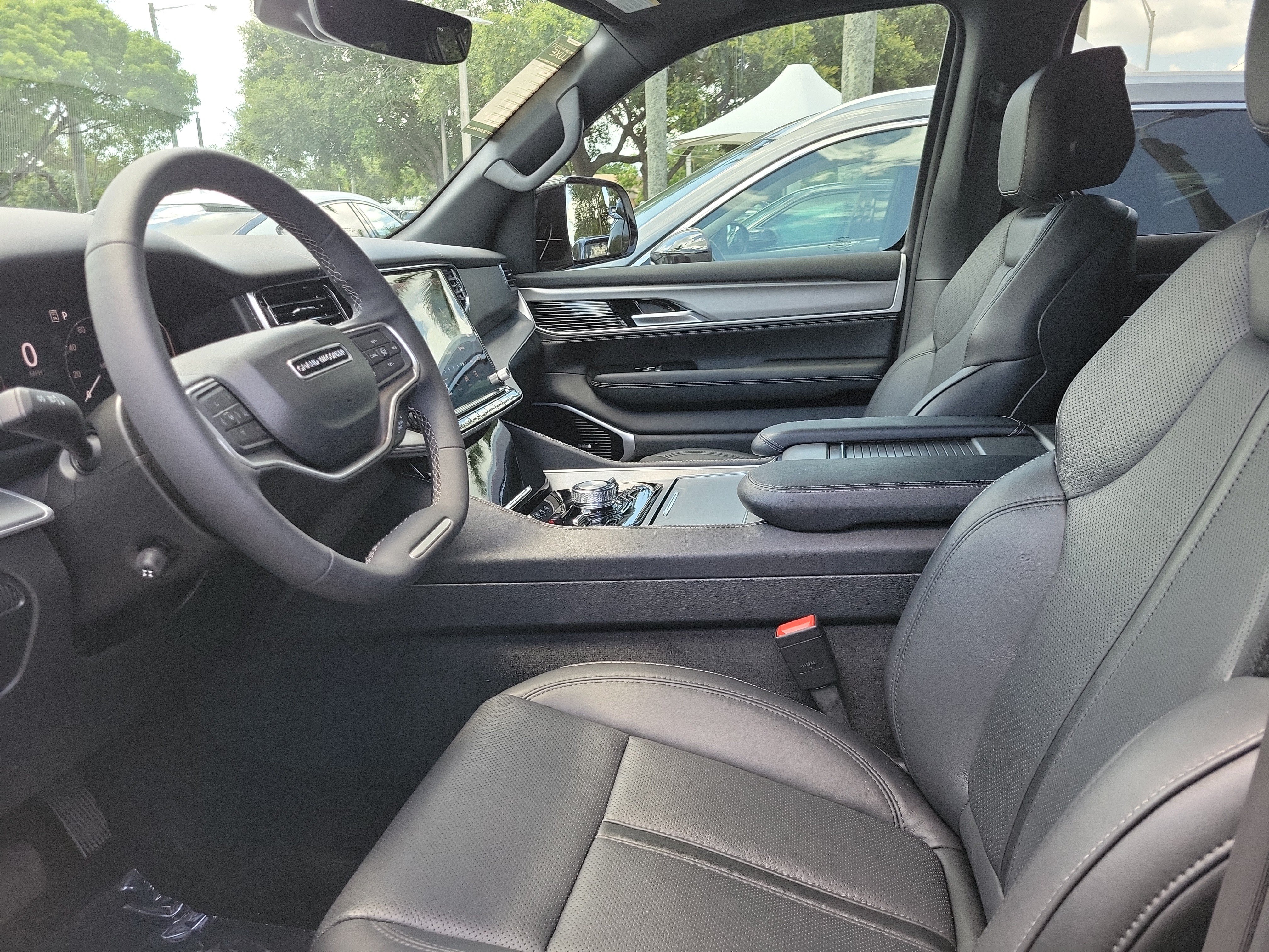 Used 2026 Jeep Grand Wagoneer Limited AWD/4WD image 11