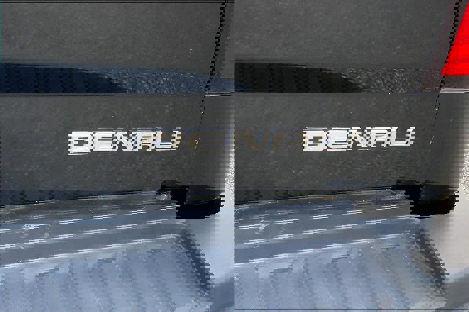 Used 2015 GMC Sierra 2500 Denali w/ Suspension Package, Off-Road image 10