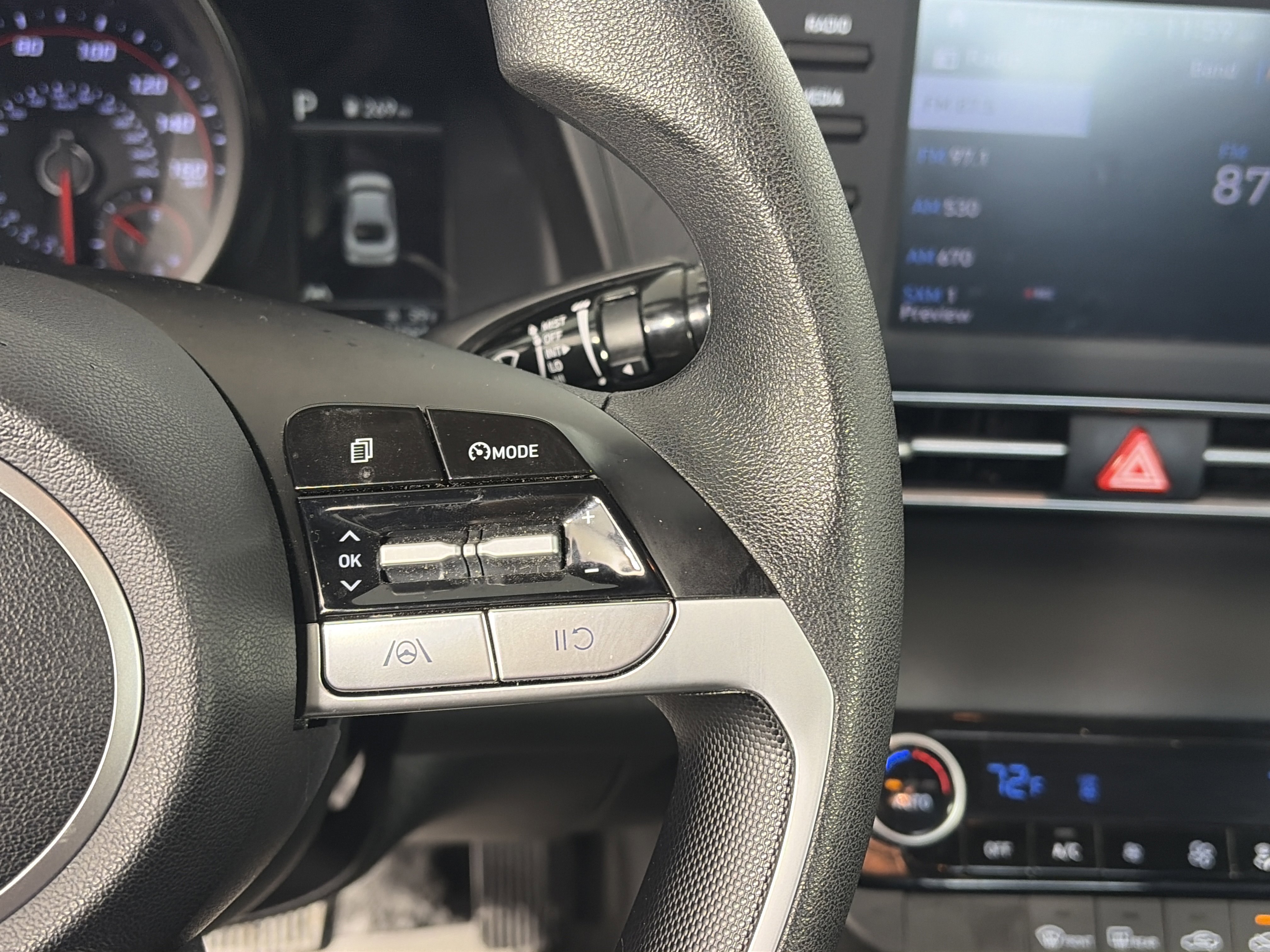 Used 2023 Hyundai Elantra SEL image 27