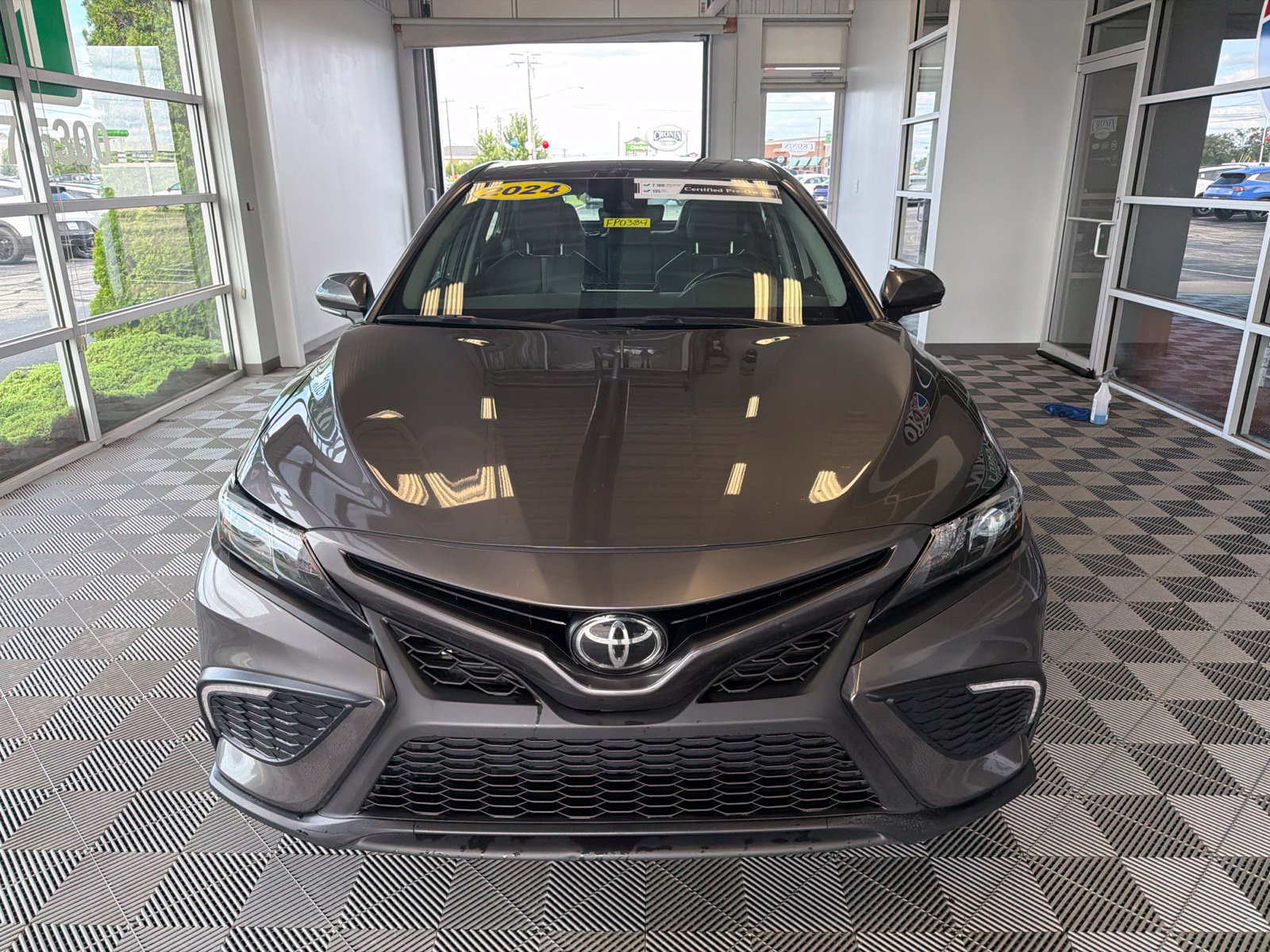 Used 2024 Toyota Camry SE FWD image 2
