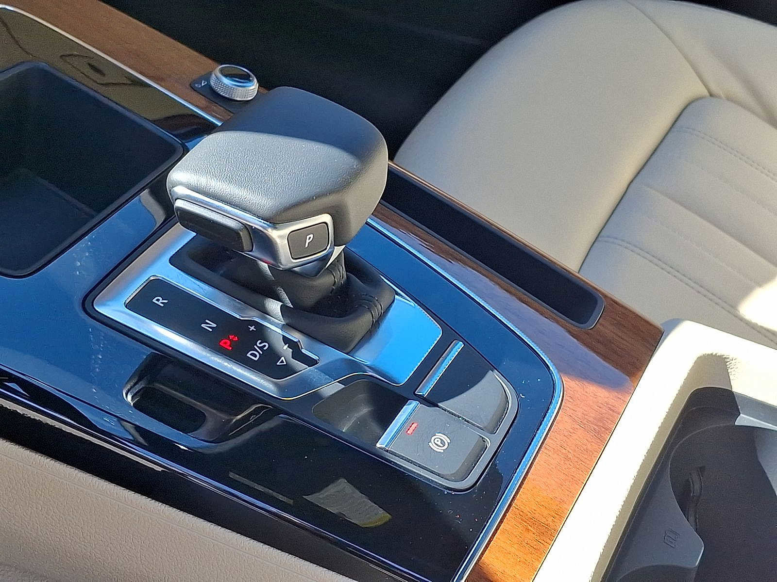 Used 2023 Audi Q5 2.0T Premium w/ Convenience Package image 12