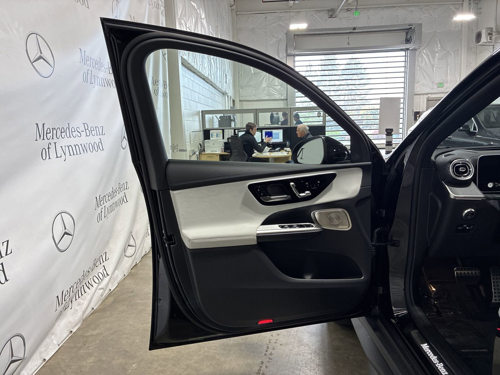 New 2025 Mercedes-Benz GLC 300 4MATIC image 6