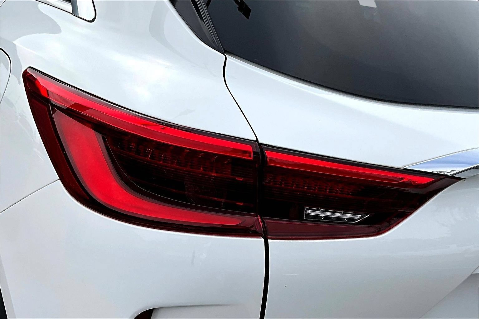 Used 2019 INFINITI QX50 Luxe w/ Navigation Package AWD/4WD image 19