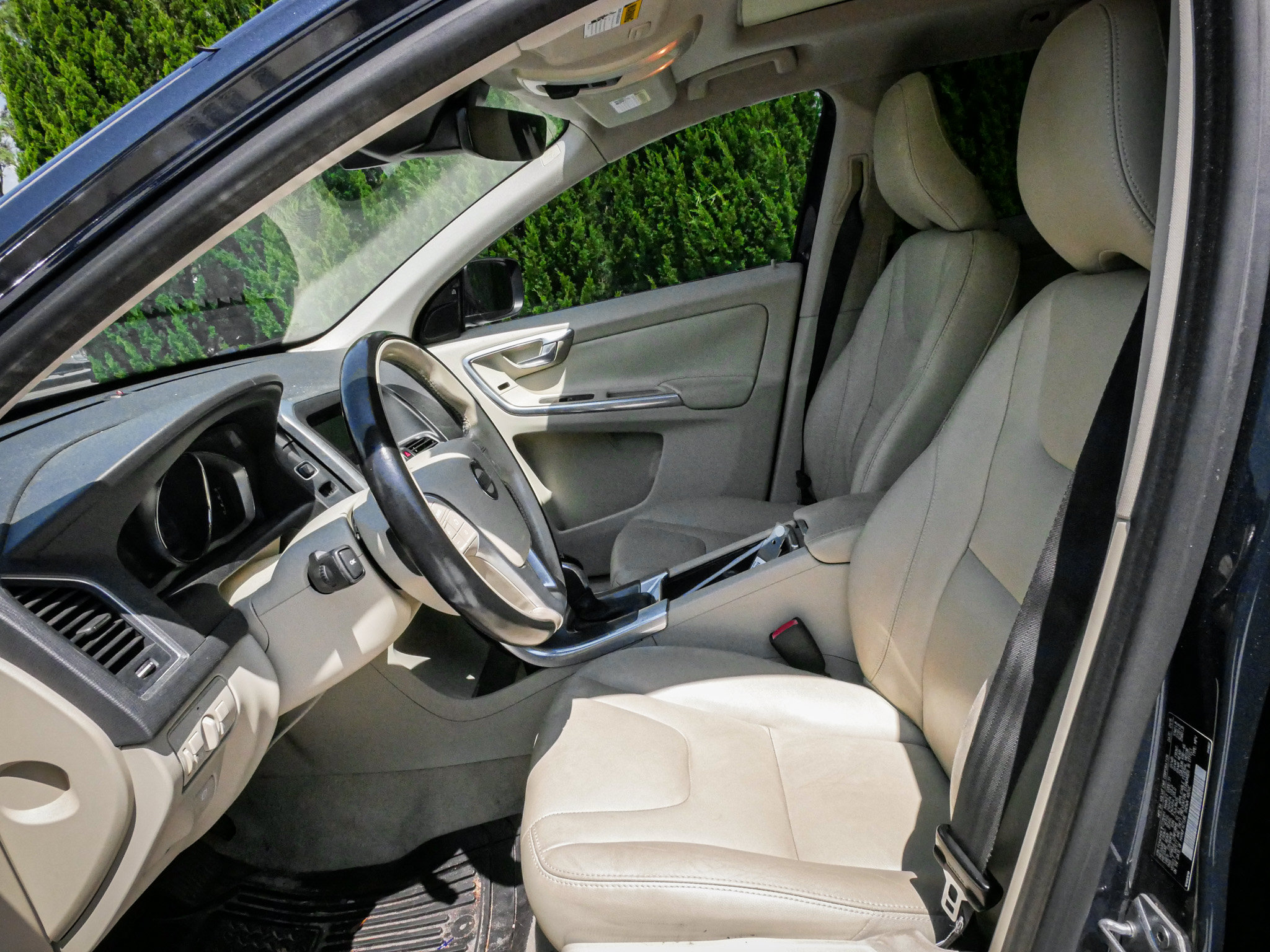 Used 2015 Volvo XC60 T5 Premier w/ Proximity Package FWD image 7