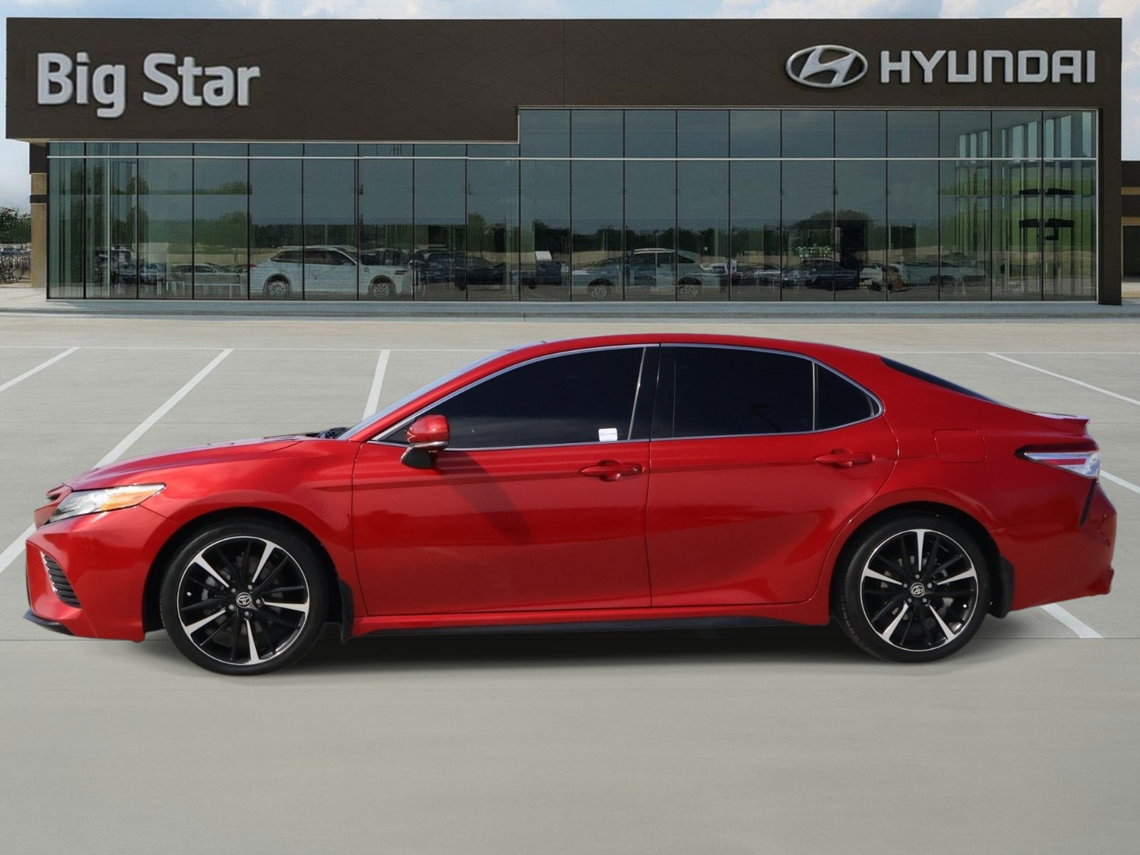 Used 2020 Toyota Camry XSE FWD image 2