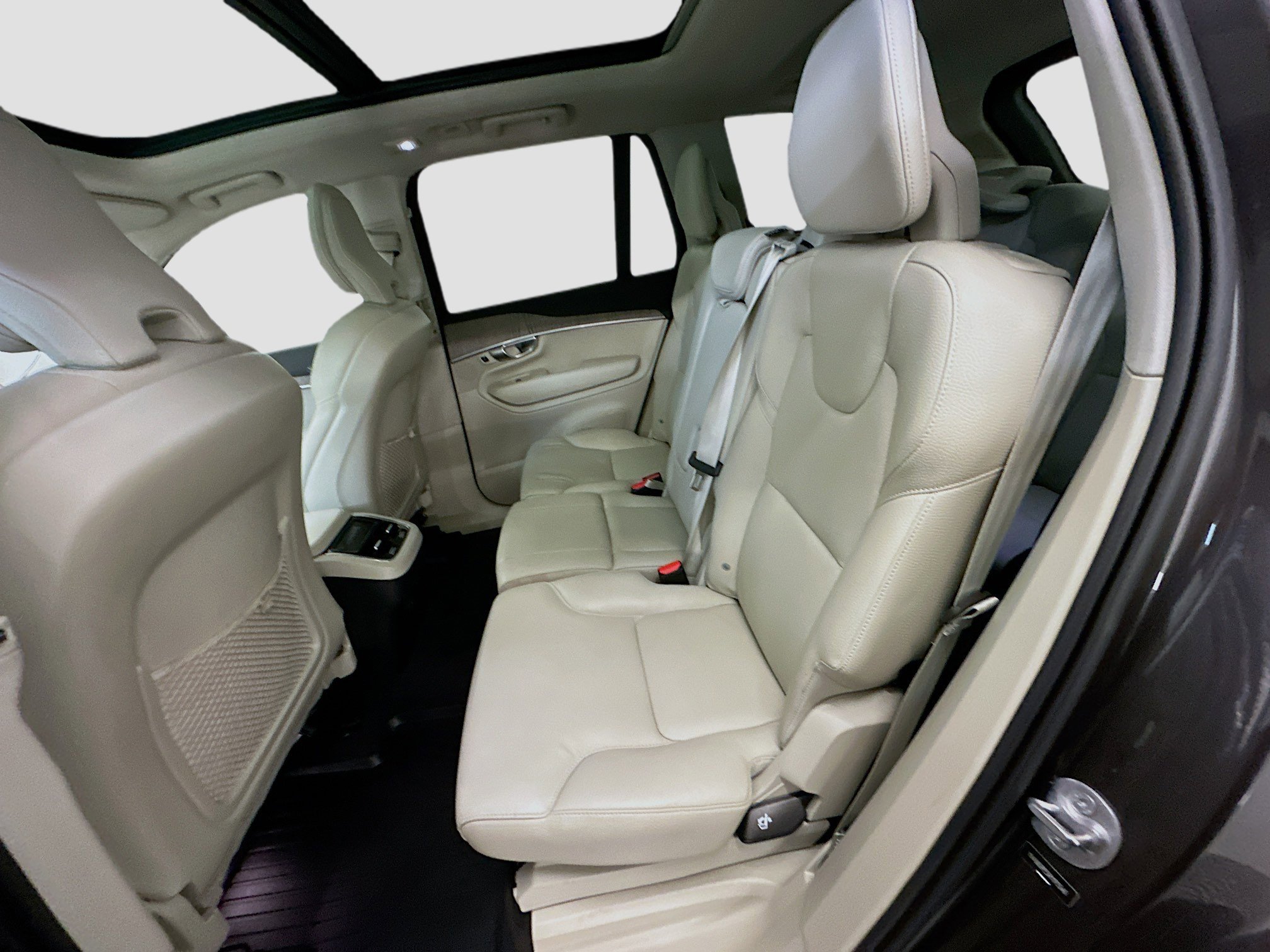 Used 2024 Volvo XC90 B6 Plus w/ Protection Package Premier image 30