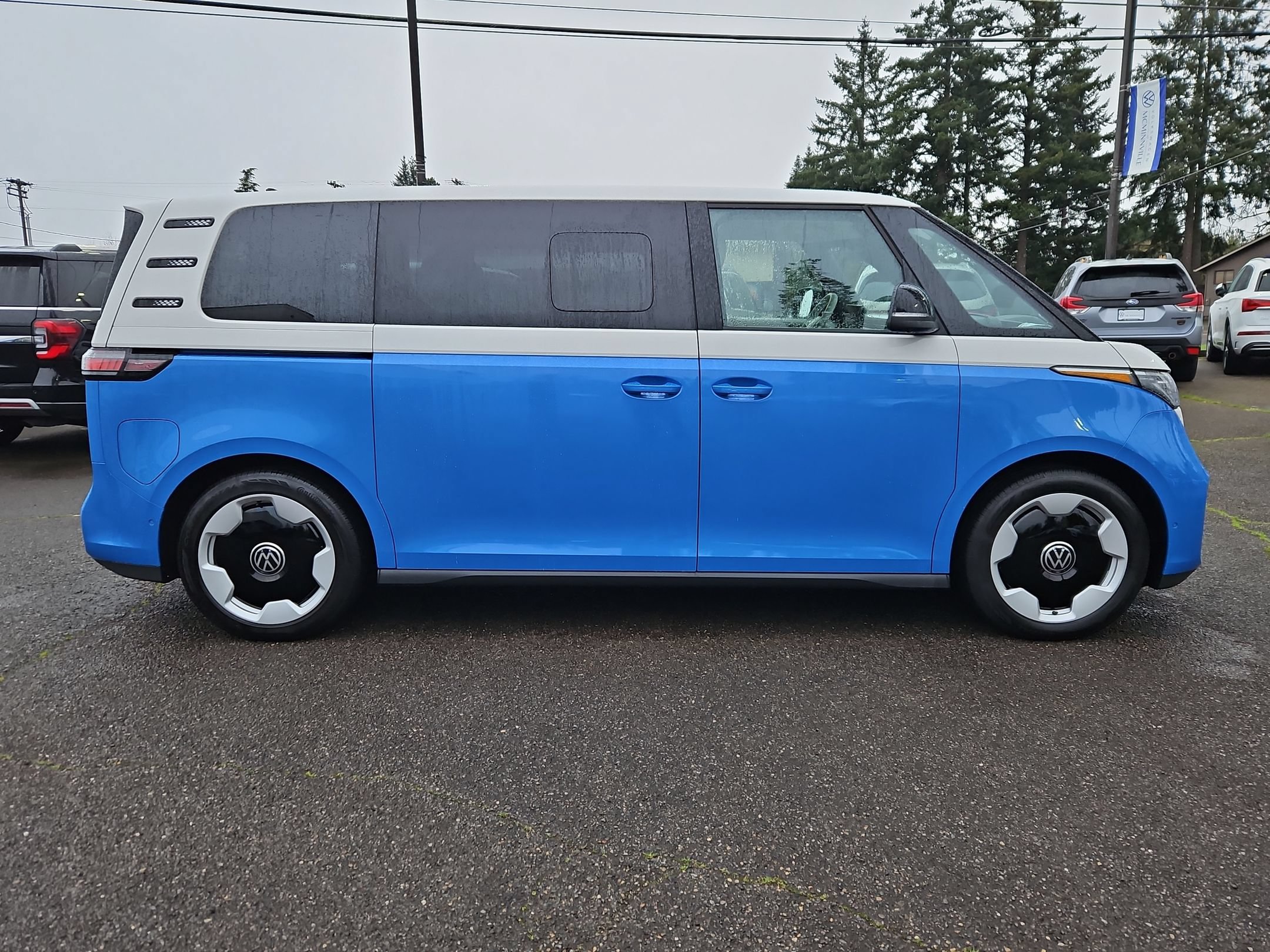 New 2025 Volkswagen ID. Buzz Pro S Plus AWD/4WD image 6