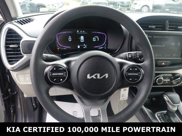 Used 2025 Kia Soul LX FWD image 11