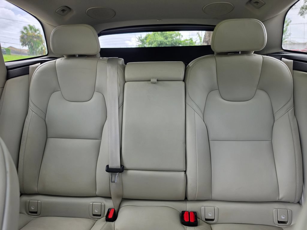 Used 2022 Volvo XC60 B5 Inscription w/ Advanced Package FWD image 35