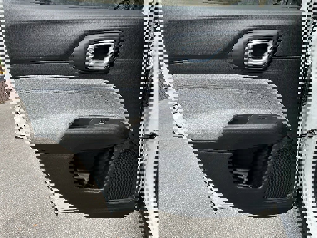 Used 2024 Jeep Compass Latitude image 25